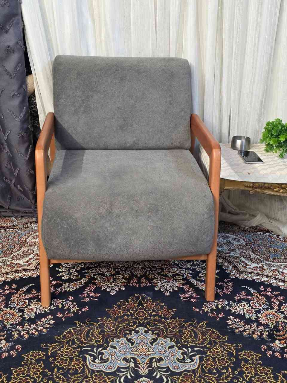 السلام عليكم 
كورنر ٩ نفرات تركي ماركا iPEkilEf نضافه 100%100 ستعمال شي قليل السعر مليون او ١٠٠ بغداد المنصور رقم الهاتف ***********
