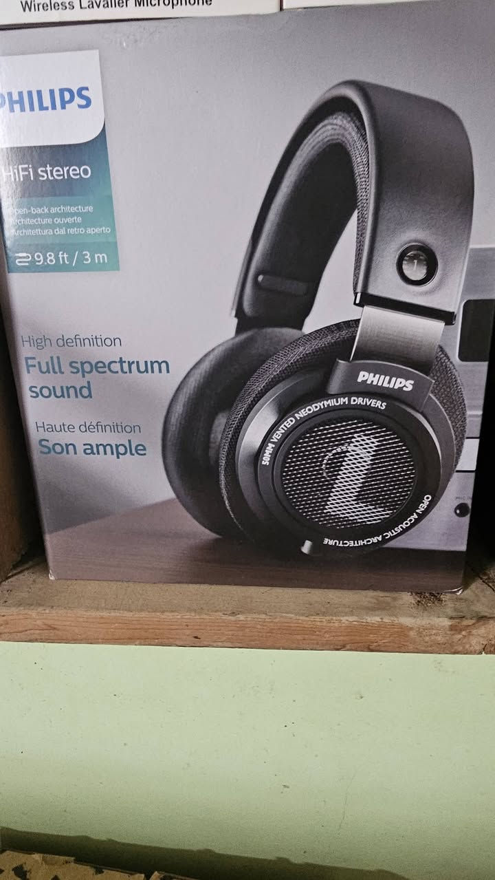 السلام عليكم
عندي سماعات الي محتاج يراسلني ماسنجر او الاتصال 
واتساب  :***********
