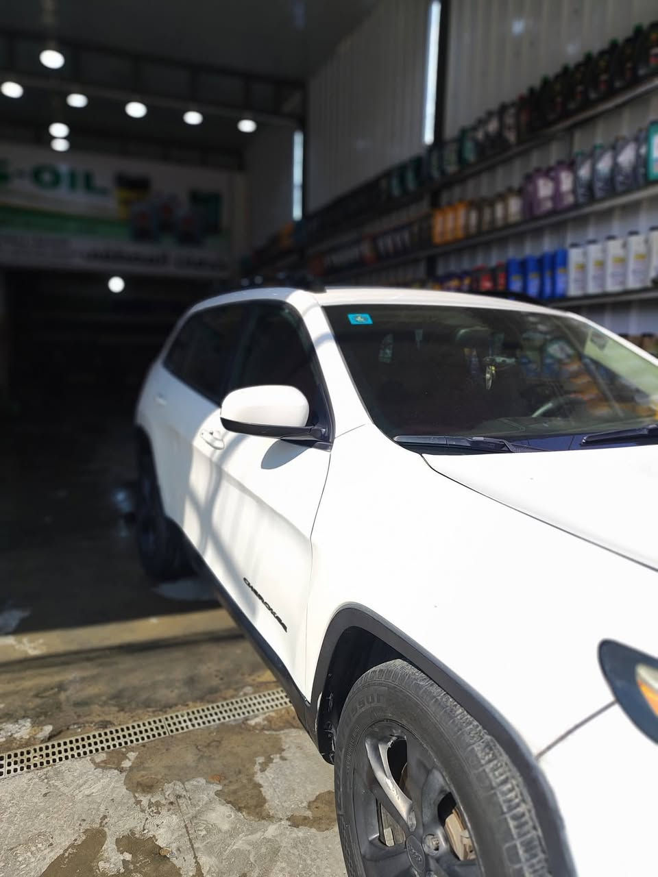 جيب شيروكي بزون جديده وحلوه معنى الكلمه وجاهزه للأخير ربع ماتصرف عليه مكينه وگير شرط موديل 16مكينه 6 سلندررر
المكان ناصريه السعر125 وبيها مجال قليل ***********
