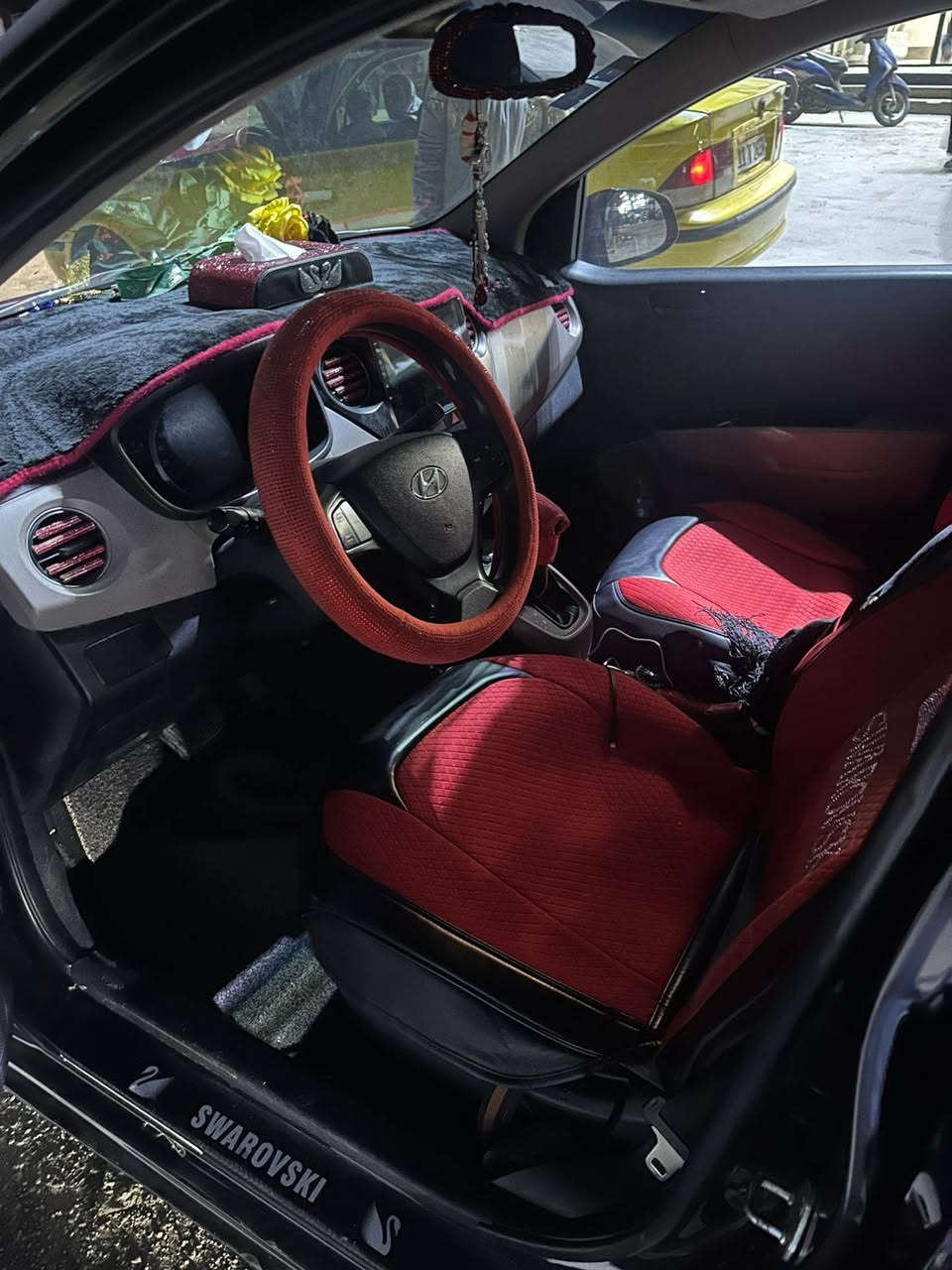 السلام عليكم للبيع
المكان بابل الحله 
هونداي كراند i10 موديل 15 خليجي بدون حادث 
مكينه كير كفاله بس طخات بسيطه بالدوسه الي جوه باب السايق مامبينه 
مري شفط وهيتر مري 
شاشه كار بلي
 كامره خلفي
حساسات
إشارات جانبية
اضاءه داخليه سستم كامل
دوشمه جديده سستم كامل
إشارات ترحيب ٤ ابواب
اللون اسود لامع
تبريد وتدفئه 
نظام ايكو اي صرف بانزين ماكو
سياره جاهزه من كلشي
ادامه كامله للسياره كل ٦ أشهر استخدام بيت فقط
السعر 83$ وبيهه مجال
الاتصال على الرقم ***********
