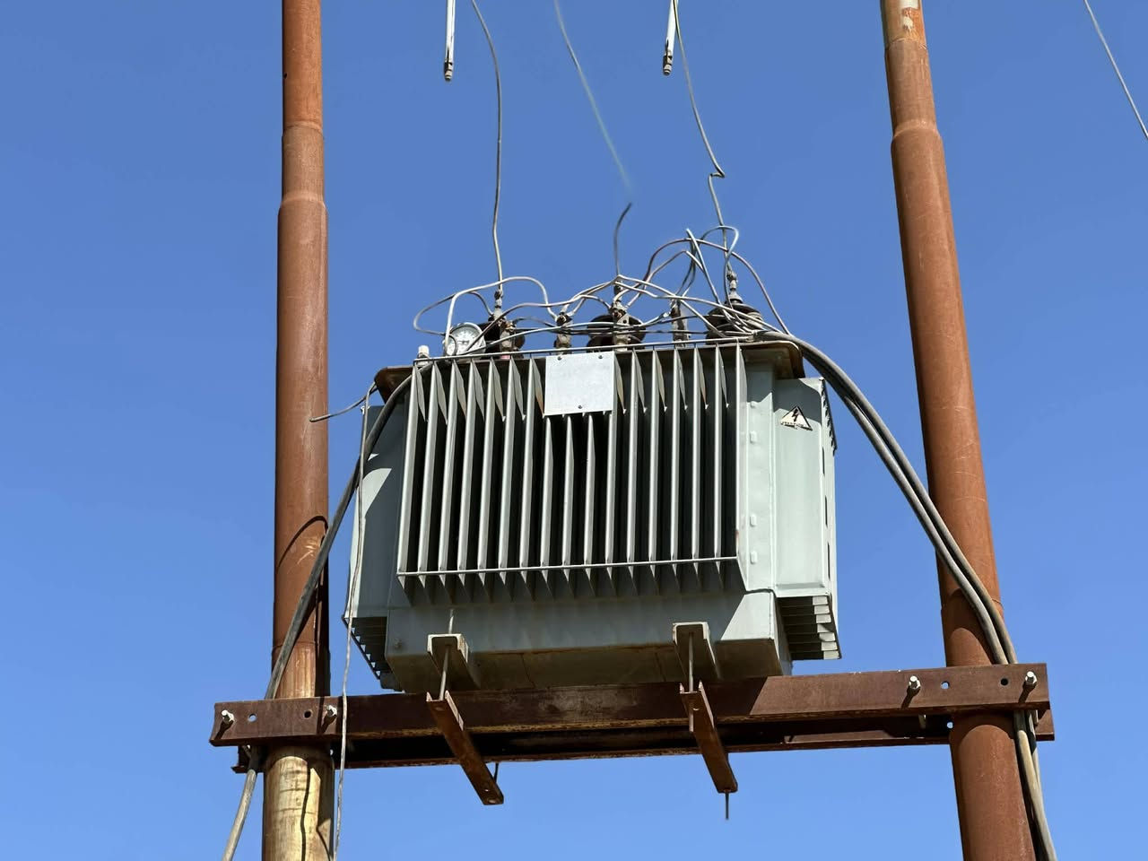 مكلف بل نشر محوله مستعمله موسم واحد نوع تركيه شرط النحاس خط 33.  ام  250  سعره 36 ورقه  وبيه مجال بسيط المكان كركوك قضاء الدبس الرقم ***********
