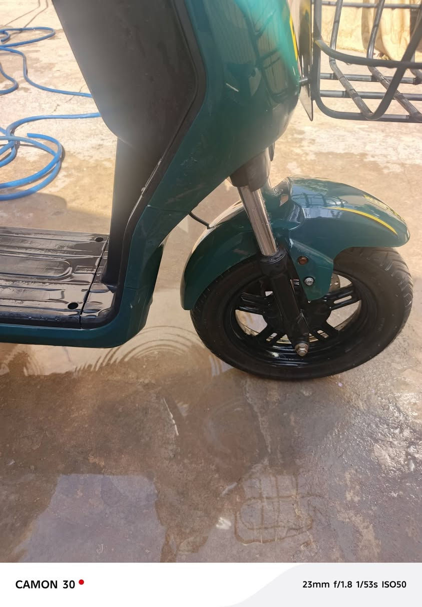 السلام عليكم ماطور شحن R9  
6باتريات شادلو 5 .. 
سرعتو 109 . 
سرعه حقيقي 60.
شرط برغي واحد ما مفتوح بي. 
سعرو 500 . /
للتواصل.  ***********. بي وات ساب
