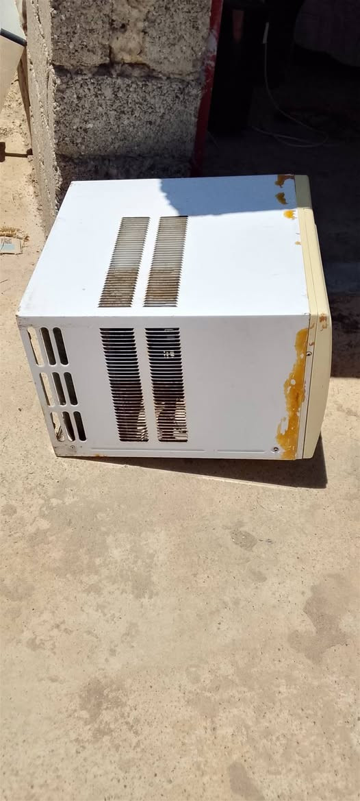 السلام عليكم مكيف للبيع نضيفه حيل تبريد فول مابيها اي شي جديده السعر//175/وابيها مجال //***********
