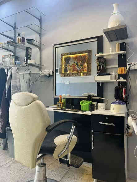 🎉 عدنا على بركت الله تم افتتاح🎊
صالون حلاقة العمدة
بإدارة ( عماد البدر)
---
🪒 خدماتنا المميزة:
✂️ أحدث قصات الشعر العصرية
💈 تصفيف وتنسيق الشعر
🧴 العناية بالبشرة والتنظيف العميق بلماسك
---
👦 مخصص لجميع الأعمار:
• شباب • رجال • أطفال
---
⏰ ساعات العمل اليومية:
9:00 صباحاً - 12:00 منتصف الليل
عدا يوم الاثنين عطله
---
🎁 عرض الافتتاح الخاص:
خَصْم ٢٠٪ 💰
لمدة ثلاثة ايام يبدأ من الثلاثاء القادم
📅 من 2 إلى 2025/12/4
---
📍 العنوان:
ناحية الشورة - شارع 60 داخل السوق العصري (القيصرية)
بلقرب من مجمع بركات الغيث الطبي
---
📞 للحجز والاستفسار:
***********
انمار الجبوري جاسم الحويحي @الجميع
