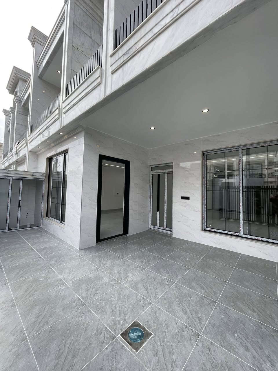 #3وحداث #سكنية للبيع زيرو للبيع في #حي هفالان #قاطع سةروران

#المساحات :158متر مربع #مساحة 142متر مربع صف ركن
يتكوّن من:
 #استقبال 4غرف نوم

للتواصل:
📞 اتصال: ***********
📱 واتساب: ***********

السعر متوفر عبر قناة التليگرام:
🔗 https://t.me/aqarathavalan

موقع شركة خطاب العقاري: قرب مطعم باب حارة
📍 اللوكيشن:
https://maps.google.com/?q=36.193382,44.049290

⸻
