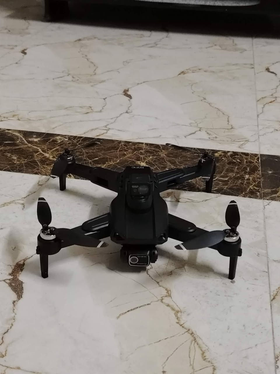 سلام عليكم اخوان عندي درون L900برو ماكس كبل اربع ساعات شتريتهة مشحونة مرة وحدا المواصفات محركات برجدس معة بطارية ومستشعر يجي فوكة يتركب مانع سطدام كامرة درون HD4Kكامرتين متحركة وبيهة وحدة جوة البعد2كيلو الرتفاع500متر الجوستك واي فاي شاشة شحن 38دقيقة يدوم معة 8ريش احتياط ولباقي معرف عن مواصفاتهة لان ماعرف بيهة حيل ادفع سعر عجبني ابيع العنوان موصل حي السماح ***********

