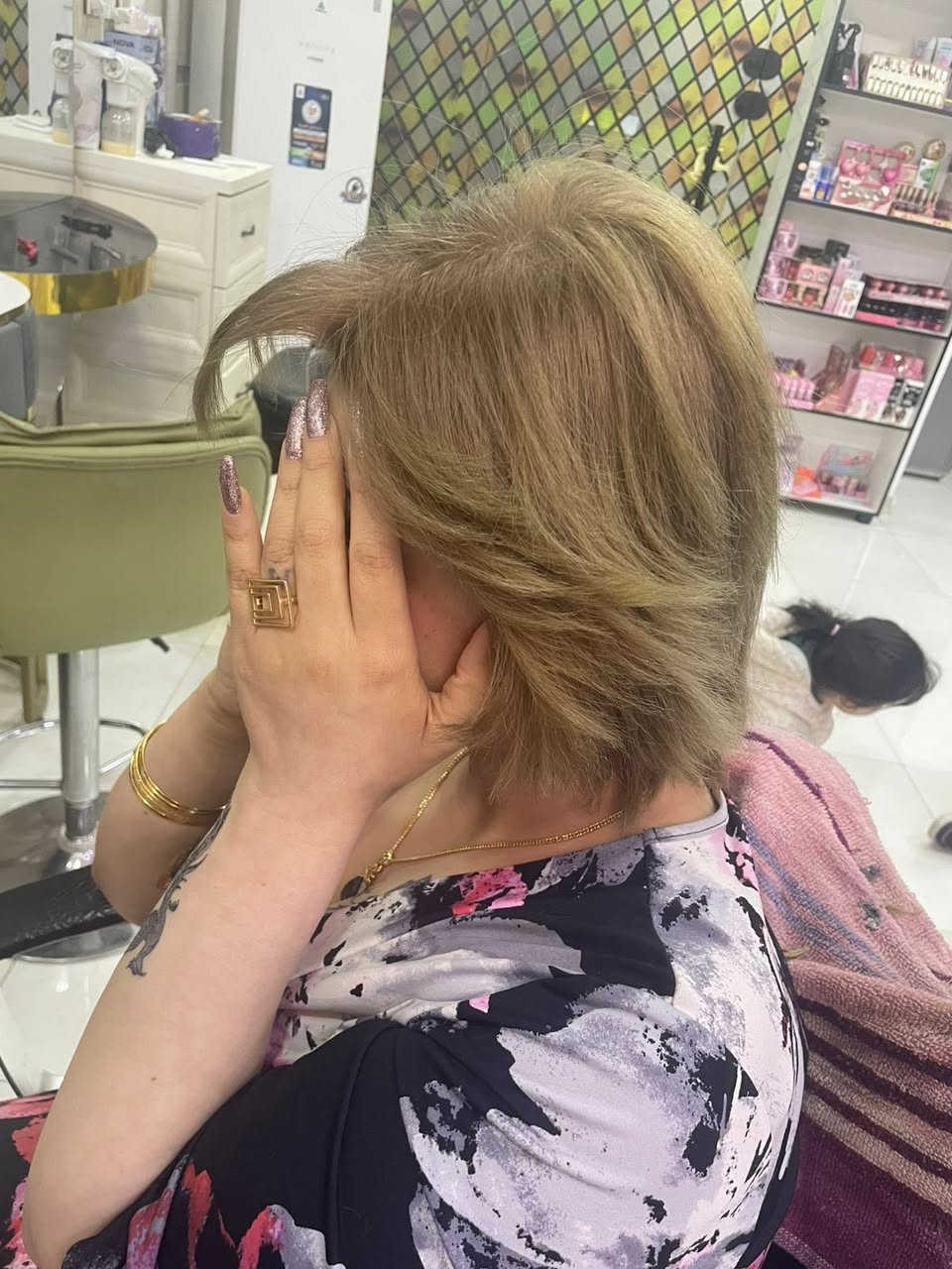 عروض صالون حرير 
بمناسبة العيد راح يبدي عرضنا من اليوم إلى اول يوم العيد 
حفافه +واكس 8
حف5
تنضيف بالهايدروفيشيل ١٥
تنضيف بشره  هايدروفيشل +ابره نضاره ٥٠
تنضيف بشره عادي ١٠

عرض الشعر 
صبغ شعر +ميش للشعر طويل ٥٠
صبغ+ميش شعر المتوسط ٣٠
صبغ  +ميش ٢٥
صبغ شعر طويل ٤٠
وسط٣٠
قصير٢٠
معالج شعر بالكافيار ٢٠ الف 

تاتو جميع تقنياته ٣٠
توريد شفه ٢٥
تحديد ١٥

عروض الاضافر 
جل اكستيشن فول دزاين ب ٢٠ الف بدون بدون دزاين ١٥ الف 
سترونك ١٥ الف
جلش ٥ الف
منكير يد ب ٥ الف
بدكير ٥ 
بدكير ملكي ١٠ 
شيرة فل بدي ٢٥ الف 
شيرة المنطقةًالواحدة ٥ الف 
شيرة بكيني فقط ١٠ 
ملاحظة كل زبونة تقطع وصل من المركز بقيمة ١٠٠ الف راح تحصل على هدية مجانية 
عروض المكياج 😍
حنه +عرس ١٥٠الف
مكياج مناسبات +رموش ٢٥
مكياج بدون رموش ٢٠
رسمة عين فقط مع رموش ب١٥

العنوان بغداد علي الصالح شارع جامع الزغل البنايه المقابلة للجامع الطابق الثاني 
للحجز والاستفسار الاتصال على الأرقام ***********  ***********
