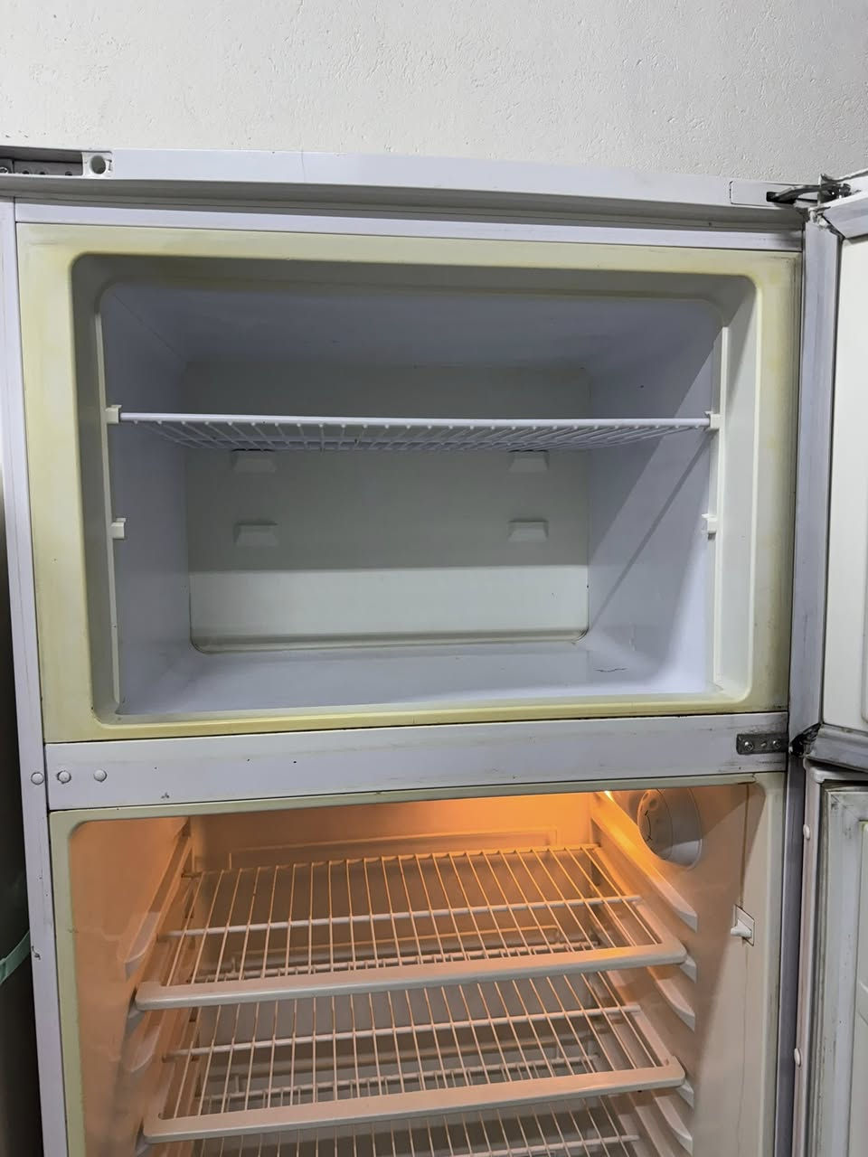 مجموعه اغراض منزليه للبيع باسعار مناسبه                للستفسار ***********            
يوجد توصيل
