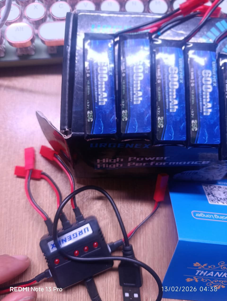 بطاریە 600mah 
1s 
مع شاحینە


**إذا كنت صاحب هذا الإعلان وتريد حذفه لأي سبب، رجاءا أرسل رسالة إلى الدعم الفني**