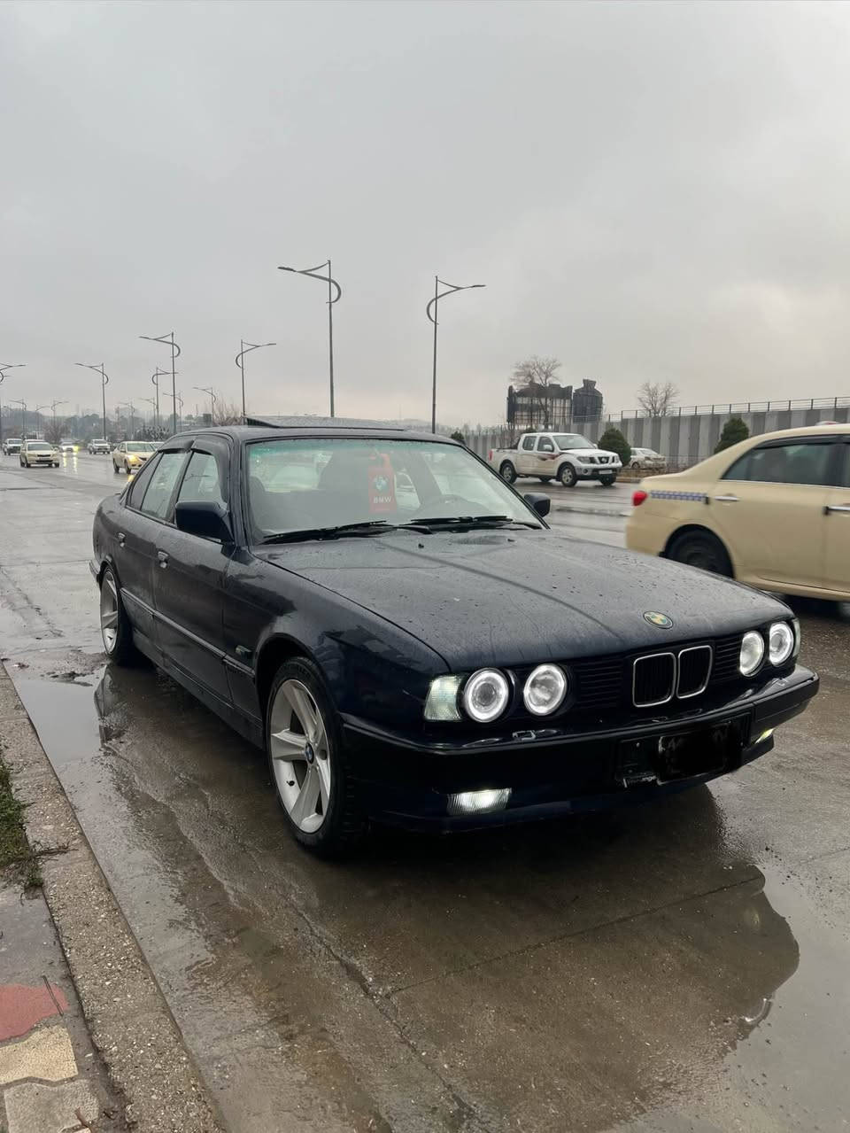 فرؤشتن و گؤرينه وه 
بيئيم ٥٢٥ گير عادى مؤديل ١٩٩١ ئارم پلستيكي سليماني ئارم ئه وه ليتاو خه رامه ي به شه رت  كامل مه سروف بى نوقسانيو ته قه و ره قه ي نييه پاترى تازه و ئه نتيفريزى تيكراوه تايه و ويلي ئه ونه نابيت بؤ به ستراوا گيرو مه كينه و كلجو عه ينه ي به شه رت 
شوين (سليمانى ) 
سه عرى٣٤گه لاو مه عامه له 
*********** السليمانية, العراق
