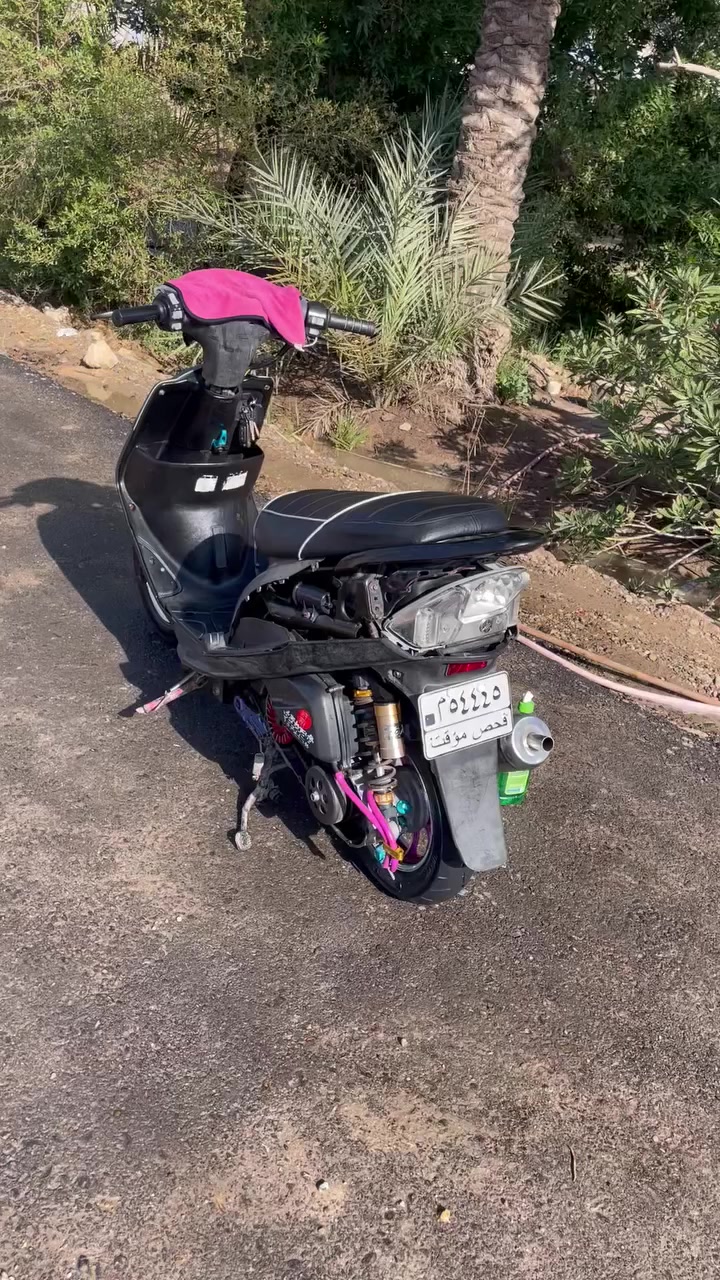 السلام عليكم ماكس عدلة مكينة بلادية دراجة بيها غراض هواي ودراجة خير من الله شلعة معدل مكينة شرط نعومة
والاشاير الأمامية موجودات قبق الهندر موجود وكامل 
مكاني بغداد الدورة 
السعر 650 
الرقم بي واتساب ***********
