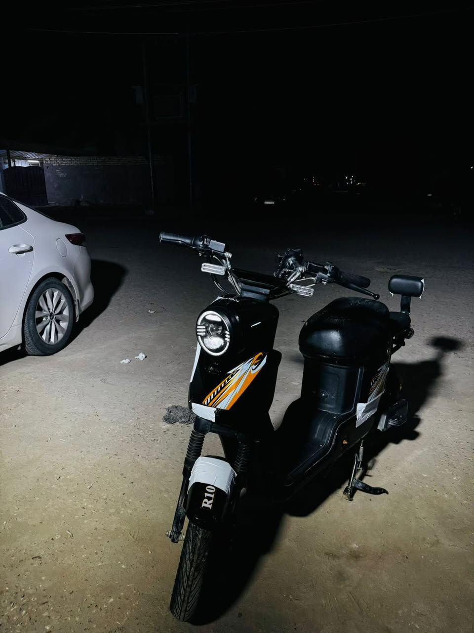 السلام عليكم دراجه شحن R10 للبيع جديد بطاريات خمسه كبار وبصمه وسيوج ثنين مكاني ناصريه مركز رقمي ***********
