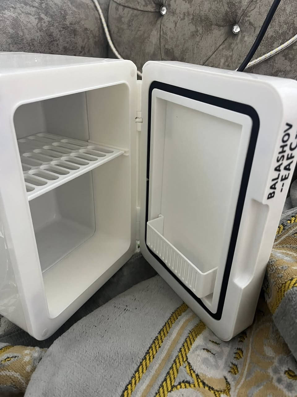 ثلاجه صغيره طلعتلي بل امزون خلولي عليه سعر بس لا تكسرون


**إذا كنت صاحب هذا الإعلان وتريد حذفه لأي سبب، رجاءا أرسل رسالة إلى الدعم الفني**