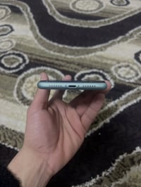 ايفون 11 عادي ذاكره 64 بطاريه 71 جهاز ما مفتوح وتر بروف نضافه %100 ستع...