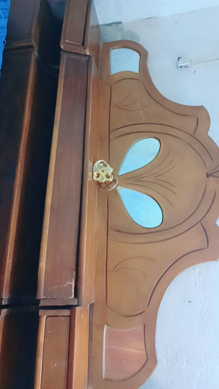 غرفتين اخشاب مستعملات  البيع مكان عماره حي العسكري وره المركز مال شرطه  سعر   اتصل برقم  *********** 
مكلف بلنشر  رجان الاموشراي لا يخابر ولا يعلق
