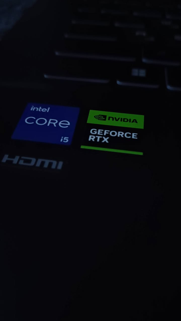 السلام عليكم
لابتوب كيمنك للبيع:
لابتوب MSI Thin 15 B13UCX   (جيل الثالث عشر )
المعالج core i5 - 13420H (الجيل الثالث عشر )
الرام  (ddr4)  حجم 8GB  قابل للتطوير
الهارد (Ssd) يحتوي على هارد    حجم 512 ssd m.2
اللي يعتبر من اسرع انواع الهاردات 
كرت الشاشة الخارجي (Nvidia Geforce GTX RTX 2050  ) حجم 4 كيكا 
الشاشه حجم 15.6 انج ضد التوهج  والانعكاس بتردد 144HZ هيرتز 
نظافة تصل الى 98%  
باتري ليثيوم 6 خلايا شحن سريع 120 واط وشاحنته الاصليه 
  كيبورد ضوئي لون ازرق  ليزري وبيهه منفذ تايب سي ورام وسيم كرت وكامره دقة 1080 الحاسبه مستخدمه شي قليل شخط واحد ‏ مابيه
بطارية 6 ساعات أو اكثر وحسب الاستخدام 
 بطارية قوية 🔋
  ‏وزن الابتوب خفيف ومناسب للتنقل
1.86 KG
  ‏+
  ‏هدية 🎁
(ماوس كيمنك RGB  +شاحنة اصلية 120W شحن سريع)
+++
هدية مع الابتوب
3 العاب+لعبة ببجي 120 فريم 
  ‏+
برامج
Microsoft office 2026
AUTOCAD 2026
PHOTOSHOP 2026
وافق ادمن❤️❤️
واتساب او اتصال ***********
