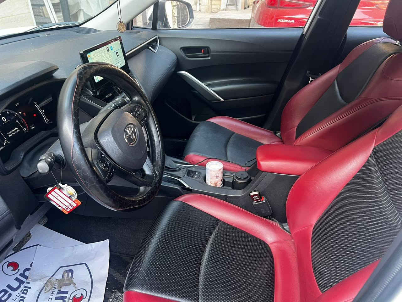 السلام عليكم 
كورولا كروز موديل 2024 مكفولة ماشيه23 قابل للزيادة 
مواصفاتها
فتحة سقف 
كشنات جلد 
كاميرا خلفية بلادية 
والباقي المواصفات المعروفة 
سعرها 26مليون وبيها مجال 
*********** للاستفسار الاتصال على 
مكاني بغداد حي الجامعة
