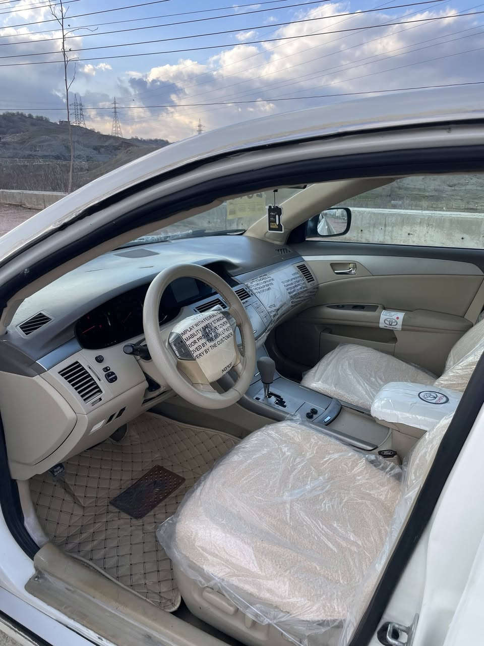 بەناوی خوای پەروەردگار 
تۆیۆتا ئەڤەلۆنی ٢٠٠٩ بڕاوەی دوبەی 
مواسەفات Xls ئەمریکی 
گێڕ و مەکینە و کارەبای و سەقف و دیجیتاڵی بەشەرت 
کەفیلی مەدەنی دەکەم 
ڕێزم بۆ هەموو لایەک با یەکتر بێزار نەکەین کێ موشتەریە تێل بکات هەموو شتێک وازحە 
شوێن پێنجوێن 
نرخی ٦٢ گەڵا و معامەلە .
***********
