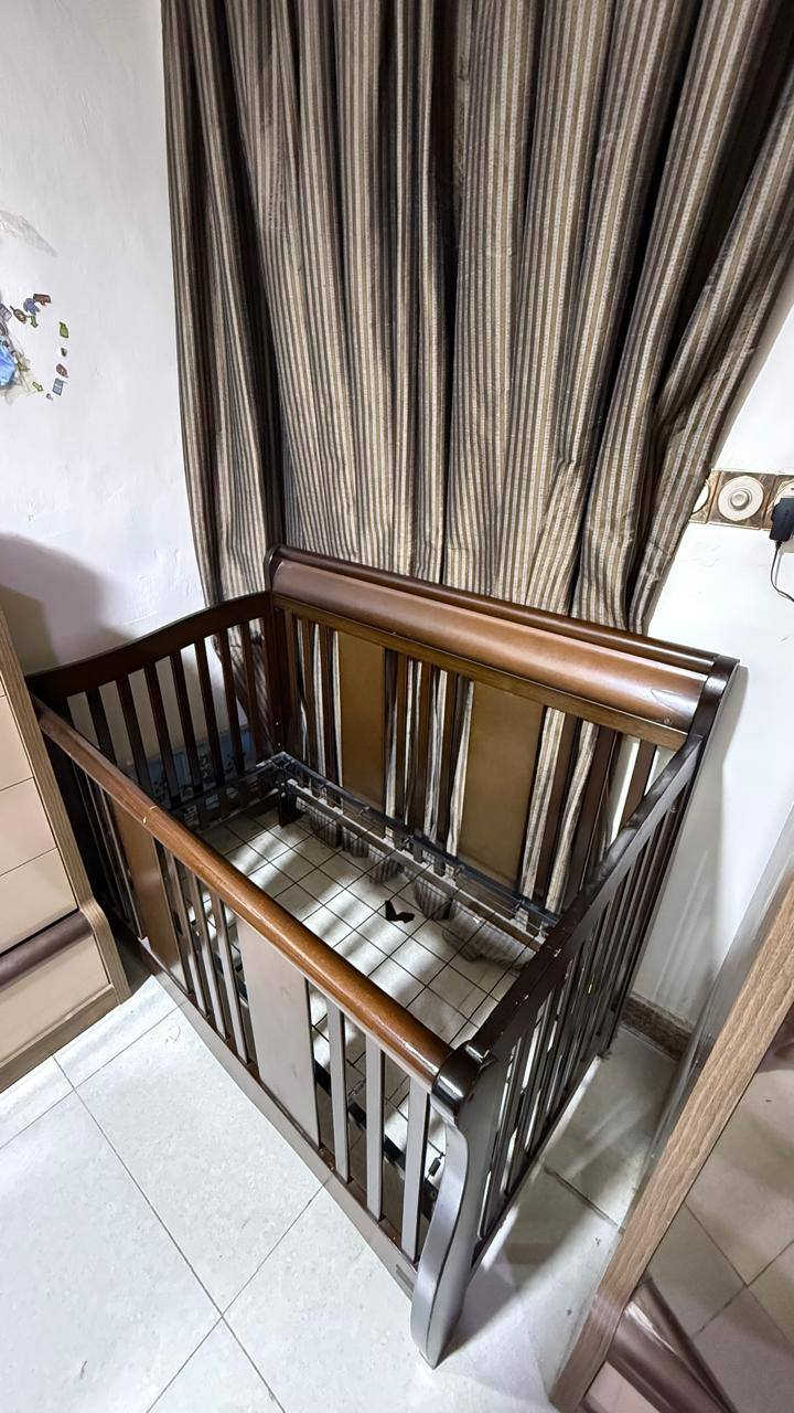 السلام عليكم
سرير طفل لعمر من ٠ الى ٦ سنوات استخدام قليل مع مندر مالته نظيف جدا قياس الطول ١٣٥× ٧٠ السعر ١٠٠

رقم الهاتف ‎***********/خور الزبير
