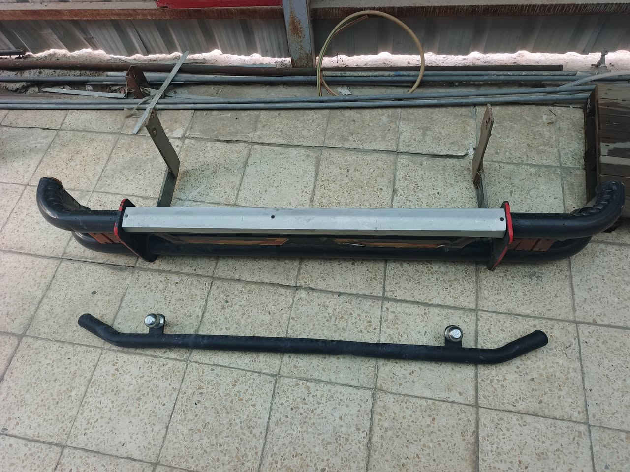 السلام عليكم مال جنبي اج تو هايسا 
درع امامي 50 مع الهوكات والاصابع
الدرع الخلفي 75 النضاف مصورها 
الدركه 75 بيهن مجال قليل
*********** بغداد
