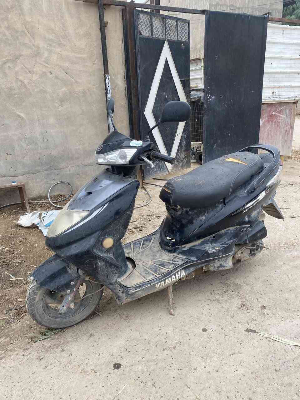 دراجات. للبيع سيفان وسكنس والايراني الاصفر شغال والصيني طافية سعرهن مناسب تريد وحدة تريدهن كلهن اتصل فقط***********
