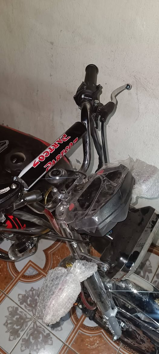 ماتور  part مکینه 250cc صفره 100کم رویشتوه رونی بیلادی نه گوراوه هیشتا. منفستی اصلی له گه له.هر 3 سویچی بیلادی له گه له.به زمان دفروشم نرخی 800 دولا ره 
*********** أربيل, العراق
