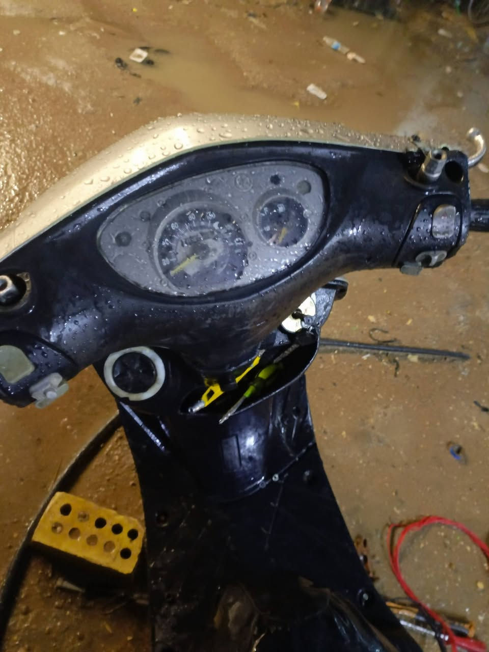 سلام عليكم ثعلب ١٤٠ كاملة محرك ناعم نقصها ستاند التعليك وصندوك مكسور كهربائيات كلها شغالة سعر ٣٥٠ وبيها مجال مكاني بغداد الكاظمية ***********
