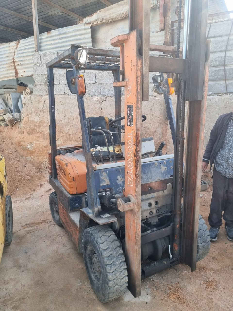 رافعه شوكيه للبيع نوع تيوته ***********
