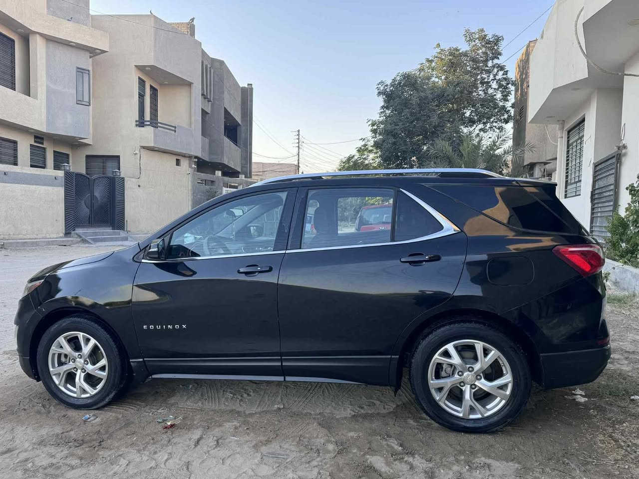 شوفرليت اكونكس 2018
وارد امريكي  اللون اسود 
رقمها بغداد مشروع وطني تحويل مباشر 
محرك ٢٠٠٠ توربو 
ماشية 61000 m فقط 
ضربتها من الخلف بالجنطة ومصلحة مع ضرر بالبنيد والدعامية ( مبدل )
محرك وراديتر وكير ودواخل كله مكفولة 
فقط اير باك باب السائق 
وهنا بالعراق بيها صبغ اسفل الباب الخلفي و الجاملغ السائق بسبب طخات بسيطة
السيارة ماطالعه طرق خارجية و دهن و بنزين احسن نوعية وتبريدها ممتاز  
مواصفاتها LT AWD 
بيها بصمة تشغيل و ابواب وحساسات و سايد بريك بصمة و تشغيل عن بعد توقف ذاتي تحديد مسار وكاميرا و كل هاي المواصفات المعروفة
السيارة مرتبة ومحركها ٢٠٠٠ وسياقتها كلش حلوة 

السعر 135 
وبي مجال بسيط 
مكانها كربلاء
للاتصال او واتساب 
***********
