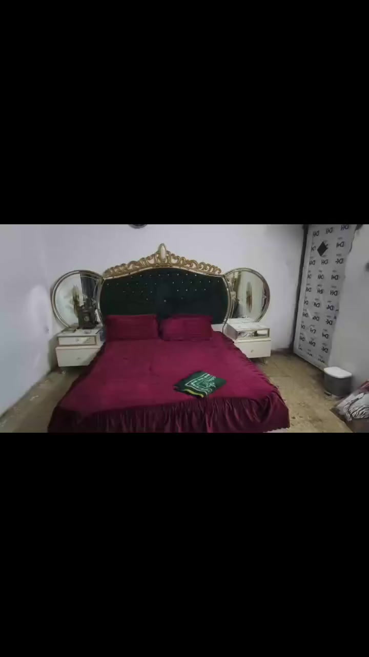 سلام عليكم ورحمه الله وبركاته
اخوان غرفه اخشاب للبيع تركي 10 قطع يرادلها تريتيب خفيف  السعر 700 وبيها مجال
رقم الهاتف 
***********
