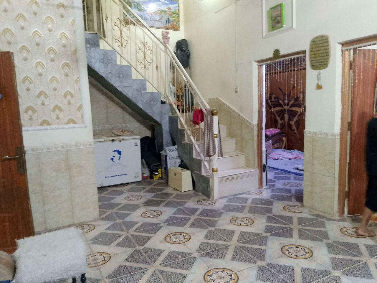 بيت زراعي لبيع طابقين يتكون من  غرفتين و 3 صالات و 3 صحيات و مطبخ و ديوانيه عنوان ناصريه المهديه مقابيل عمارات الشموخ و عل شارع مزرعت ابو هبه قرب حسينيه ابي طالب السعر 125 و بيه مجال ***********
