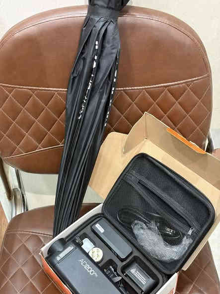 السلام عليكم شبابنا 
كودكس ad200 pro فلاش وامبريلا اشتريتهم علمود تصوير الاسنان لكن طلع احتاج اكثر من وحدة وهم مافادني بتصوير الاسنان لين مو شغلهن هذا 

استخدامتها قليل ومشحونه بس مره وحدة بعدهي جديده سعرهم ثنينهم ب290 وبيهن مجال بسيط 🙏🏻
للتواصل ***********❤️
