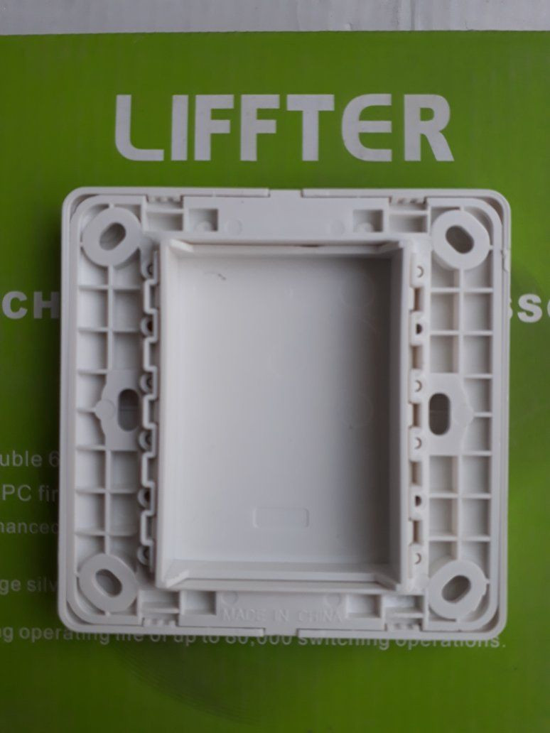 وصول غطاء الغاء بوكس كهرباء اصلي ديكور 
اللون الأبيض
تعبئة الكرتون 200  قطعة 
سعر الكرتون   80000   دينار 
سعر القطعة   400  دينار 

واتساب الحجز //

          ***********
