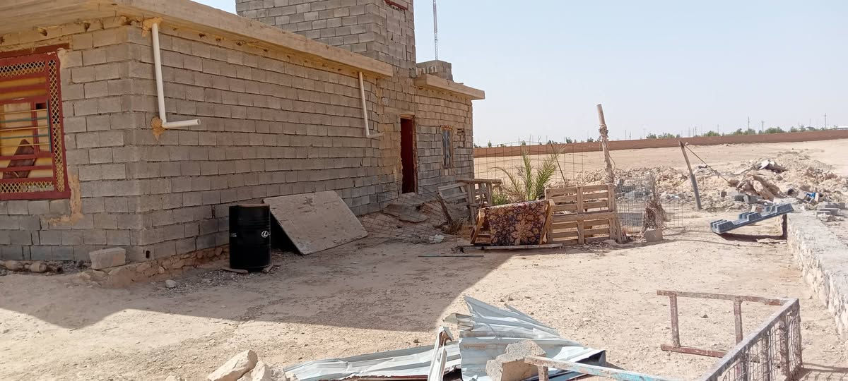 للبيع بيت يم ساحت صمود كامل من داخل مقدم عل طابو  بس طوب مساحت لارض  600 سعر ،،،،،،،،24 وبيه مجال اي ستفسار تصال عل رقم***********
