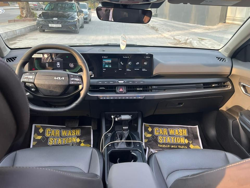 السلام عليكم كي فور شكل جديد موديل 2025 محرك 2000 دوش فئه سياره Ex فول مواصفات بيه صبغ بنيد وجاملغ بدون دواخل بدون يرباك ماشيه 1000 الف بعده زيرو صور حادث بلمنشور مكان سياره الكاظميه شارع اكد سعر 150 وبيه مجال قليل الاتصال ‭0770 793 8058‬
