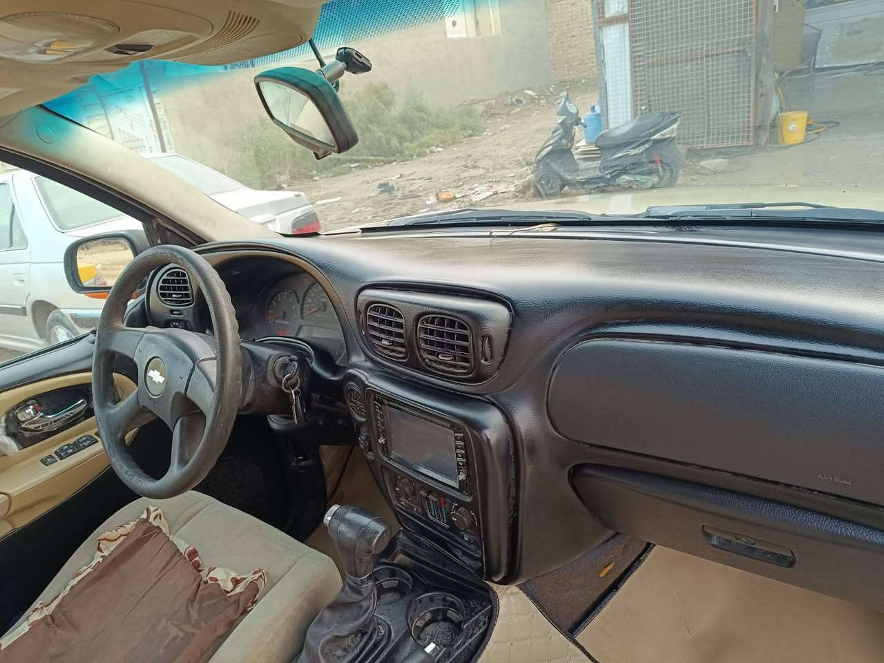 السلام عليكم للبيع بلايزر 2006. مكفوله من الضربه والكص والعيب الشرعي. مصبوغه جماليه. مكينه وكير مكفولات. رقم بغداد تحويل مباشر. حداديه جديده تخم تاير جديد تبريد شغال. سياره جديده كل نقص مابيه. 
السعر 90 وبيه مجال
***********
مكان السياره ناصريه مركز
