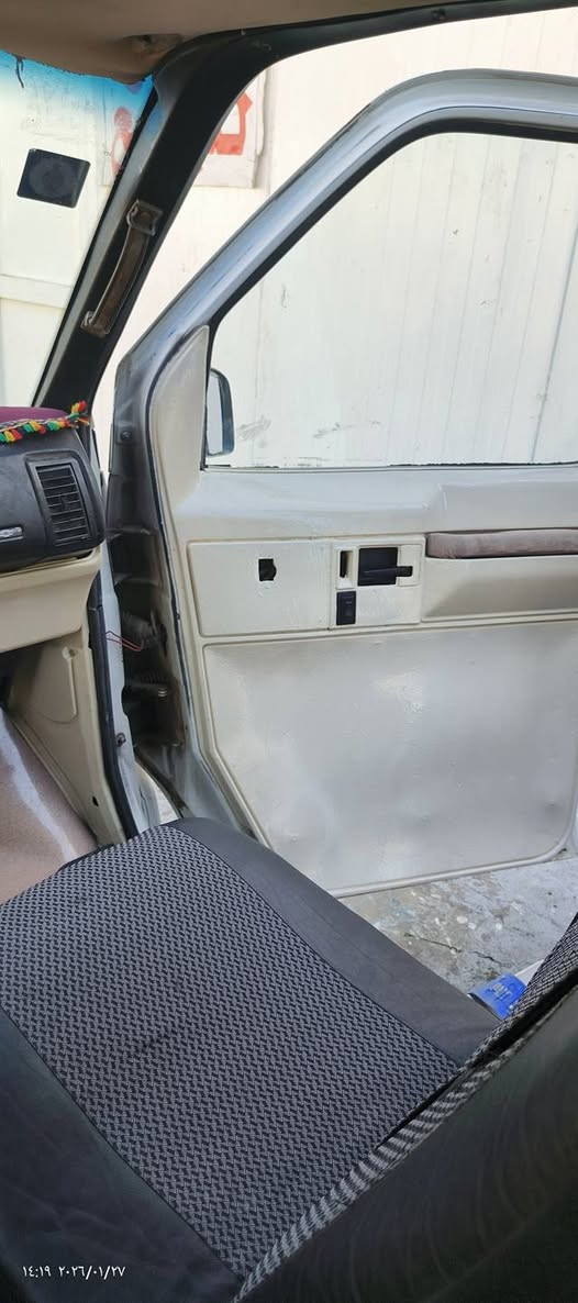 سياره فإن أسترو ٩٢ سياره جاهزه كير ومكينه بلاد صدر أمامي خلفي جديد تخم تاير جديد كهربائية كله شغاله رقم نكليزي كربلاء بسمي هزه جديده مكاني بغداد الزعفرانة هاتف ***********  السعر ٥٣ $
