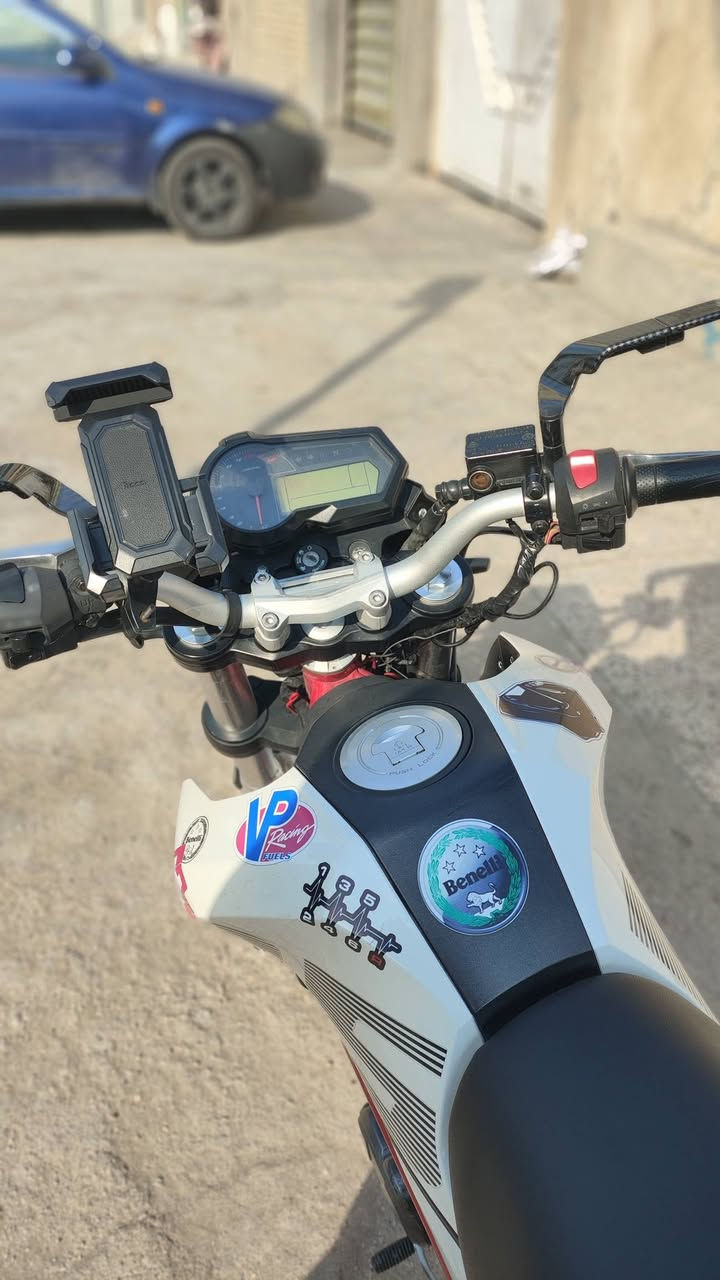 السلام عليكم ❤
دراجة بنلي 135 موديل 2022 نظيفة كلش ما مفتوح اي شي بيها ماشية 30 الف مرقم بغداد بأسمي، رايدها بـ2600،والصور واضحه كدامكم مبدل الصالنصة رياضي والبلادية مالتها موجودة.. رقمي: ***********
