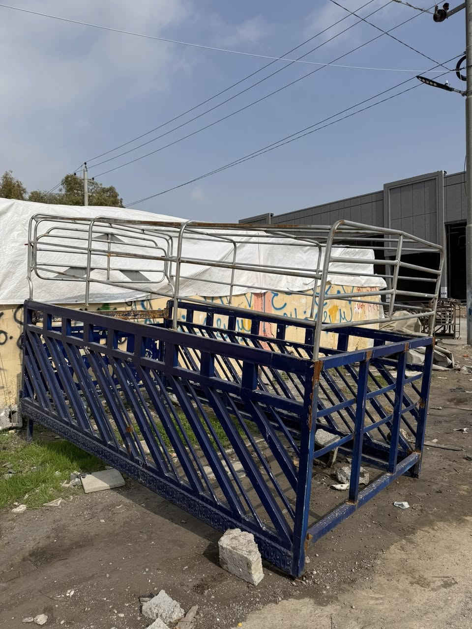 ئەم چەمچە و کەپرەی کیا 4000 بۆ فرۆشتن 
کەپرەکە ٧٠ سانتیم بەرزە سعری ٤٠٠ هەزار 
شوێن هەولێر 
***********
