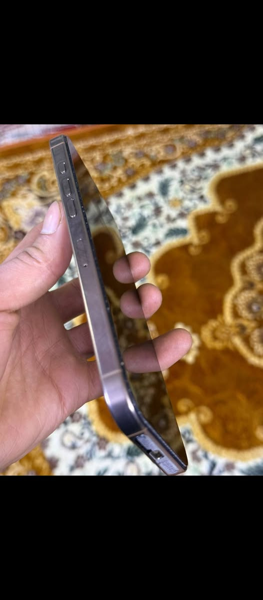 سلام عليكم جهاز ايفون 16 برو ماكس جهاز بعد جديد مستخدم قليل مشحون 122 مره والبطاريه بعده 100 جهاز كلش نضيف سعر مليون 400 يعني 1400 مكان بغداد جميله وهاذا رقم وتساب ***********
