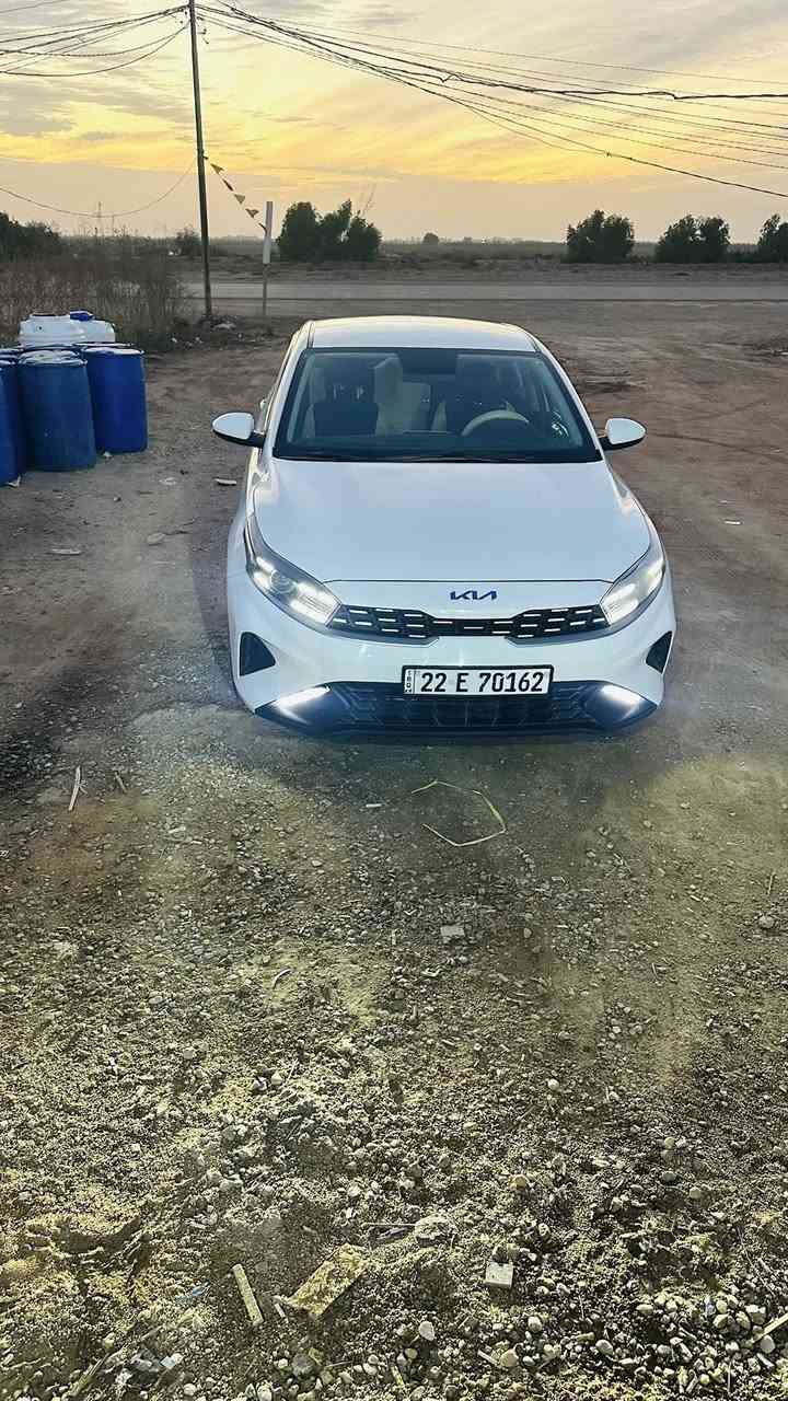 للبيع سيراتو 22 
محرك 1600
داخل لونين 
مثبت سرعه 
تبريد قطعتين 
السعر 164 
بيه مجال قليل 
بيه بارد بالجاملغ الخلفي 4 اصابع 
عنوان واسط الشحيميه 
***********
