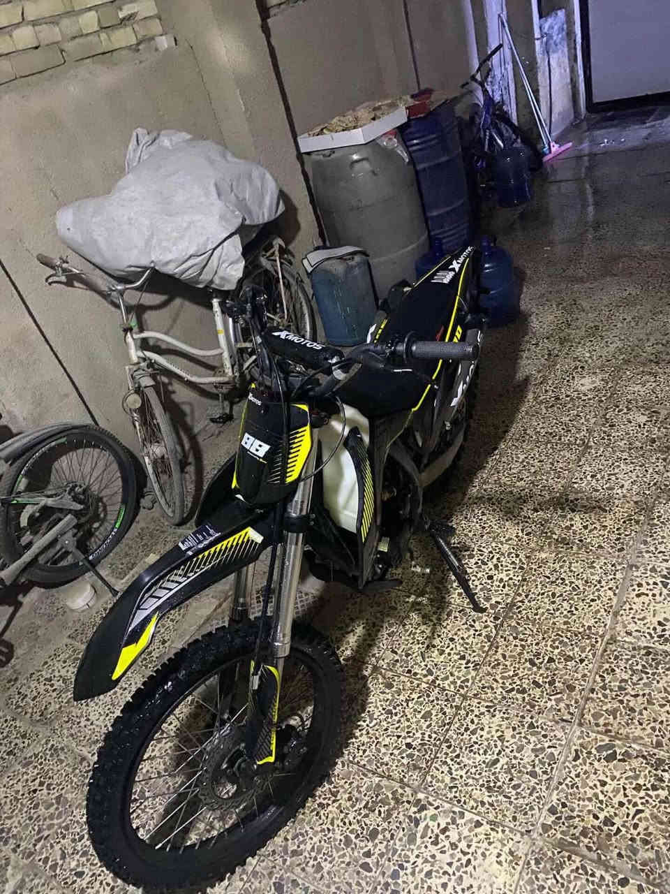 السلام عليكم قفاز موديل ٢٠٢٤ رقم وسنويه الدراجه مكفوله من كلشي برغي ممفتوح بيها المكان بغداد الزعفرانيه السعر مليونين و٢٥٠ للأستفسار *********** 

ملاحضه: الدراجه بيها دبل امامي گايم وبولبرن مال تاير تصليحها ميعبر ال٥٠ الف.
