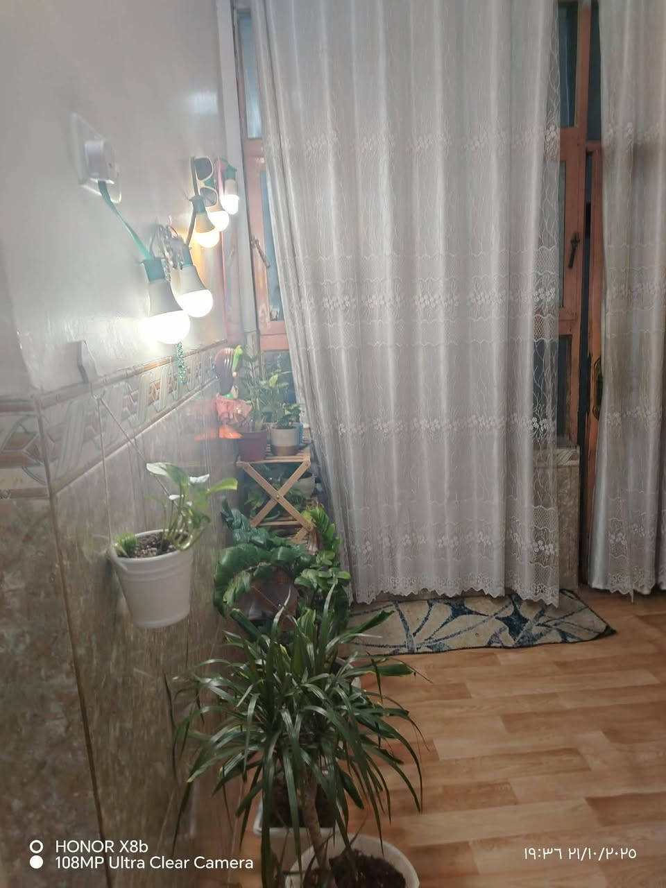 الدار للبيع نجف حي الجزيرة قرب مدرسة الشعب بيع مستعجل  المساحه 90متر  سقف اعكاده  واجهيه 9 النزال 10 يحتوي ألبيت غرفتين غرفه فوك وغرفه جوه والغرفتين  5في4 يحتوي على صالتين صاله طعام وصاله ضيوف ومطبخ مساحته 3في3 مثل ما موضح بل صورة ويحتوي على حمام خارجي و حمام داخلي +منورر
السعر 110وبي مجال للشراي 

الأستفسار ***********
