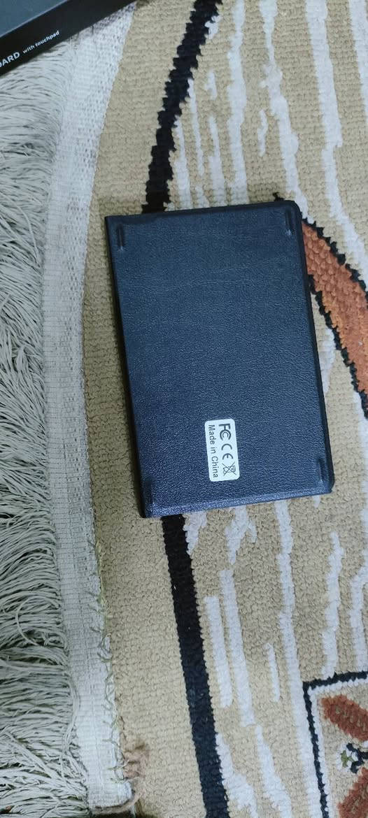 السلام عليكم.
كيبورد+ ماوس لمس بلوتوث+ شحن 
نازك وصغير وقابل للطوي.. سعره 15000 الف مع التوصيل.
يرهم للتلفاز وللحاسبة وللايباد والهاتف ويدعم اي جهاز بي خاصية البلوتوث.
***********
