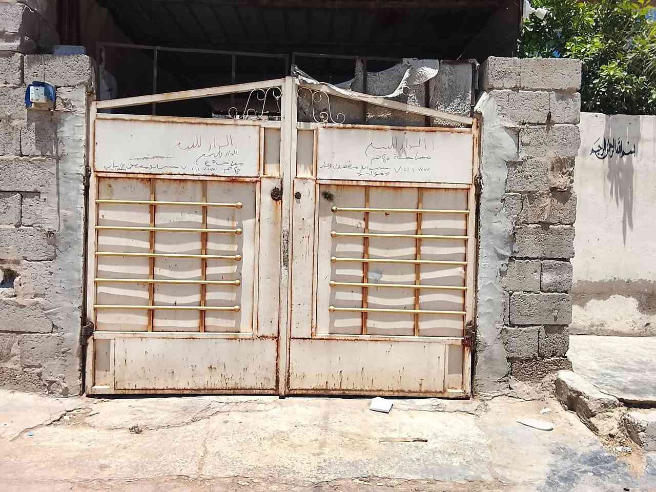 دار للبيع مسحته 80  طابقين اربع غرف  مطبخان ستقبال وطرمه  وصاله وصاله  3 صحيات واجهيه *********** واساب
