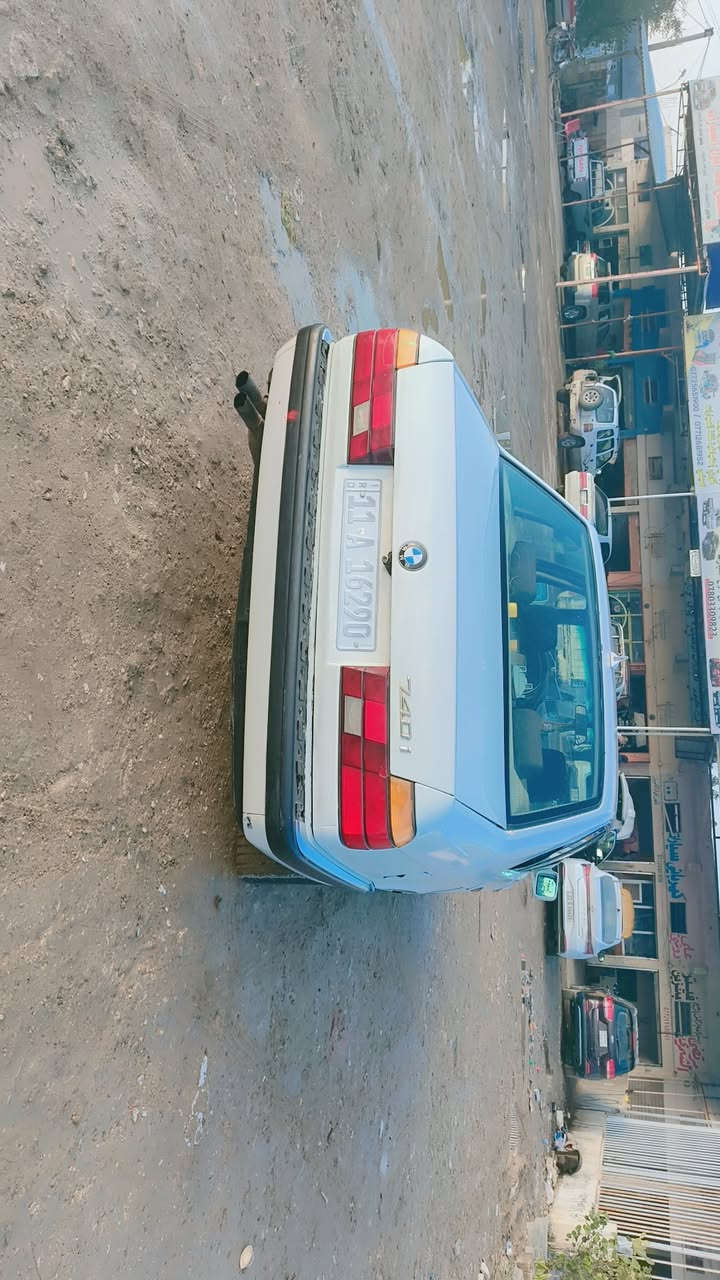 سلام عليكم للبيع بيم 735 مسكر 8 موديل 92 رقم بغداد تحويل مباشر مكان سياره واسط عزيزيه للبيع فقط سعر 55 وبيه مجال هذا رقم صاحبه ***********
