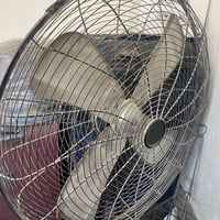 مروحة عملاقة • ٦٠ سم • نجف