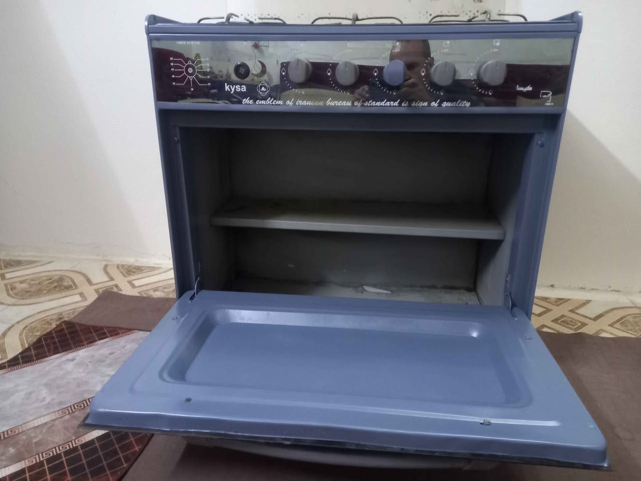 طباخ خمس عيون للبيع شرط الشغل بدون فرن الداخل كونتر السعر ٦٠ ألف العنوان موصل حي الصدام *********** *********** يوجد توصيل داخل الموصل أجره عالمشتري موصل, نينوى
