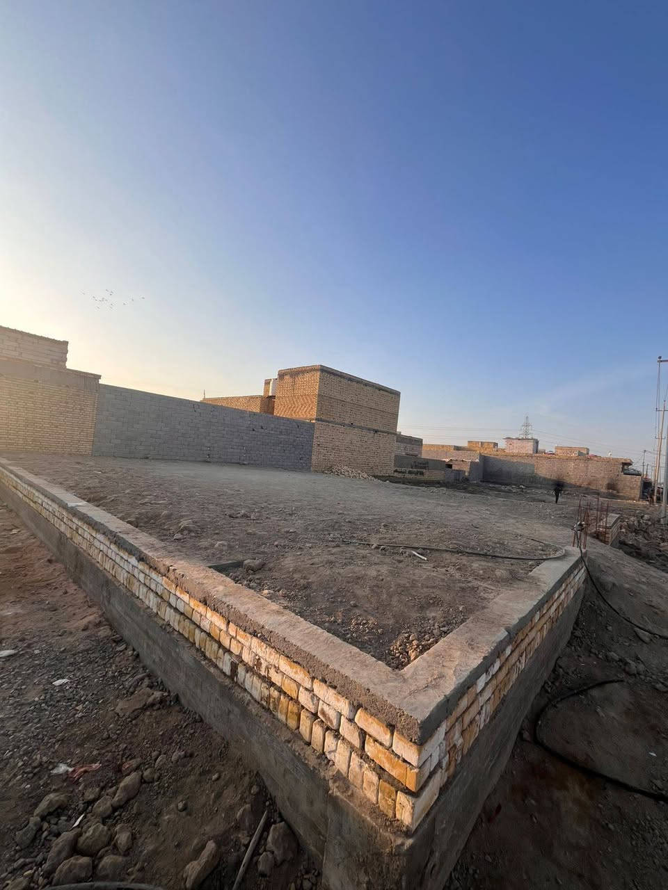 بتلو كونكريت  مسلح زراعي مساحته  204 متر بلصخيين  بشارع الرسول (ص) 
غرفتين وصاله وديوانيه  وحمام وتواليت 
للاستفسار اكثر 
***********
