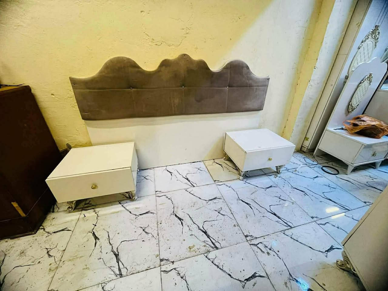 ✨غرفة تركيأمستخدمة موديل حديث كانتري 🚪7 قطع نظام أبواب⚡
+ طابوريه هديه🥳🛏 شـازلون مخـزن☑️
✨ نظافة 85/80💯
💵 السعر  / 500قفل🔒
🚚 شد ونقل مجاني داخل بغداد〽️
📦 توصيل للمحافظات بأسعار رمزية💥
🏋️‍♂️تصعيد الغرفه حسب الاتفاق ☑️


**إذا كنت صاحب هذا الإعلان وتريد حذفه لأي سبب، رجاءا أرسل رسالة إلى الدعم الفني**